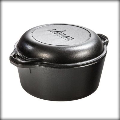 LODGE Combo Μαντεμένια Γάστρα (4,73 lt) Με Μαντεμένιο Καπάκι-Τηγάνι 27,18 εκ. Με 2 Λαβές - L8DD3