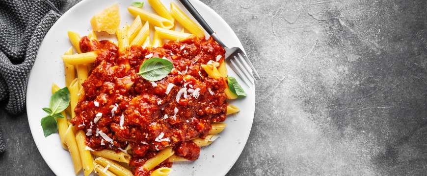 Πένες με κιμά από βουβαλίσια πικάντικα λουκάνικα