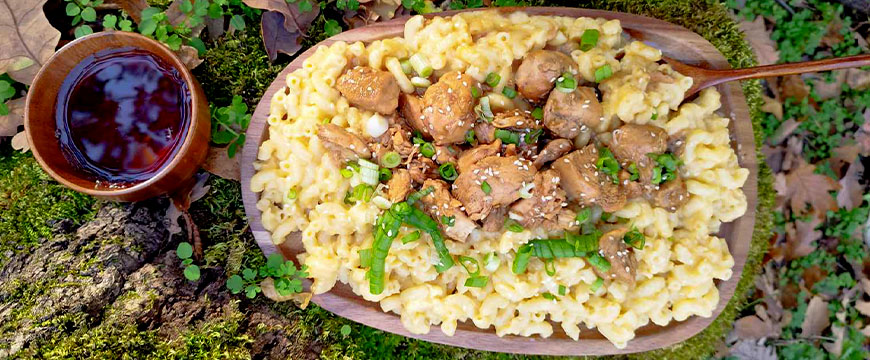 Κοτόπουλο με Σως Μελιού & Καπνιστό Mac ’n’ Cheese